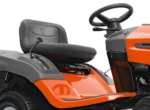 Husqvarna Rasentraktor TC 138L Winterpaket mit Schneeschild, Gummileiste, Gewicht und Schneeketten – Modell 2023 – Bild 2